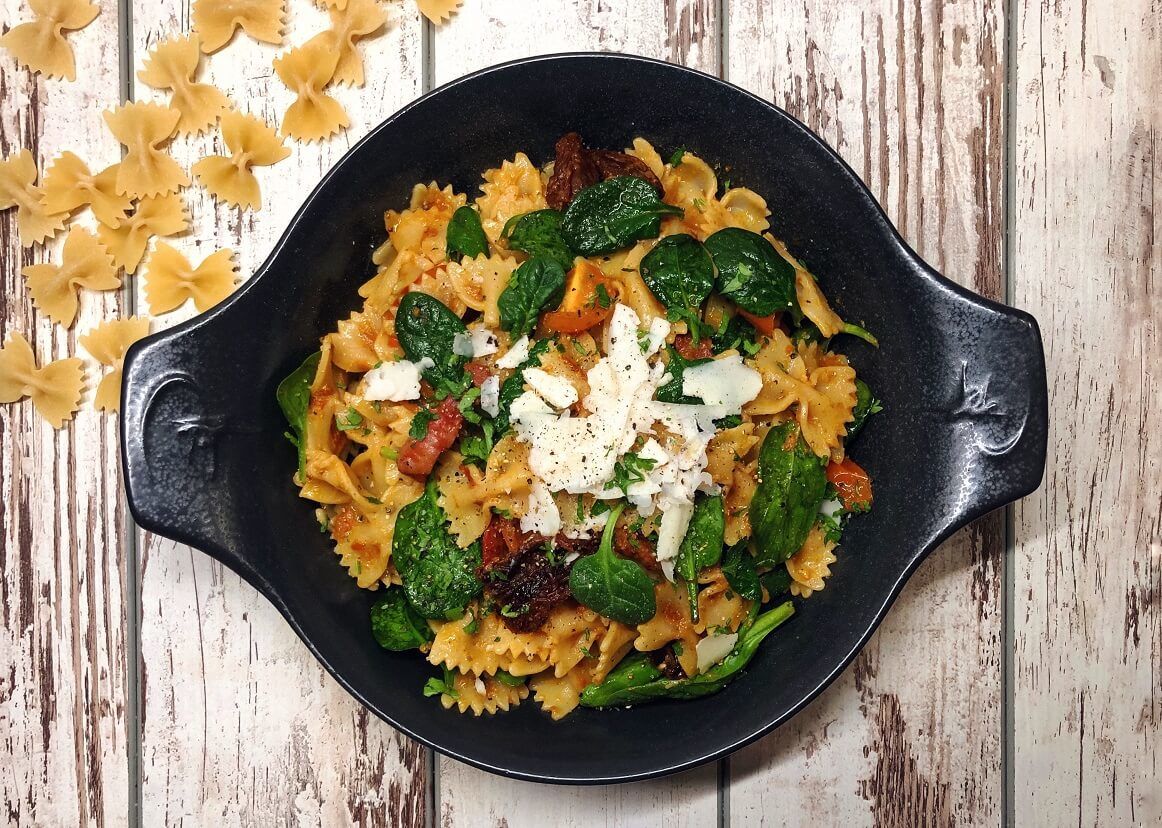 Pasta sa cherry paradajzom i spanacem-pasta-pasta sa baby spanaćem-špagete sa cherry paradajzom-testenina-ručak-jelo-obrok-brza jela-brz i jednostavan obrok-iceberg salat centar-millas homemade-klub zdravih navika