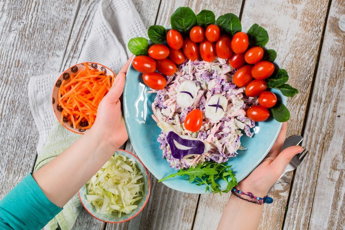 vitaminska salata-salata sa šargarepe-salata-prilog-predjelo-ručak-večera-klub zdravih navika-veseli zalogaji-iceberg salat centra